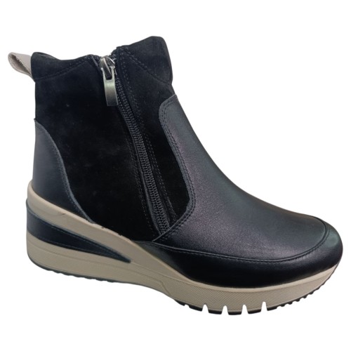 Ботинки женские кожаные VLADEKS 1490 01 черный мех