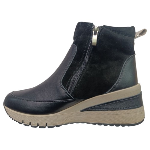 Ботинки женские кожаные VLADEKS 1490 01 черный мех