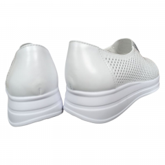 Лоферы женские кожаные U.SPIRIT 1020 белые перфорация