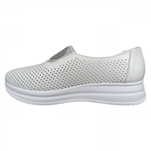 Лоферы женские кожаные U.SPIRIT 1020 белые перфорация