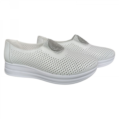 Лоферы женские кожаные U.SPIRIT 1020 белые перфорация