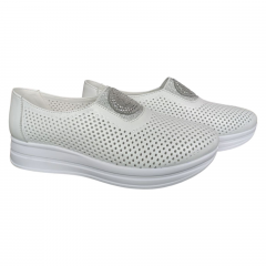 Лоферы женские кожаные U.SPIRIT 1020 белые перфорация