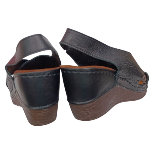 Женские кожаные босоножки ATO 1039 01 черные