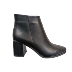 Ботинки женские кожаные ILONA 483/49 01 черные каблук байка