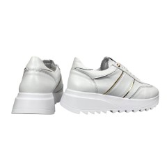 Женские кожаные кроссовки CAMELLIA 219/55 05 белые 
