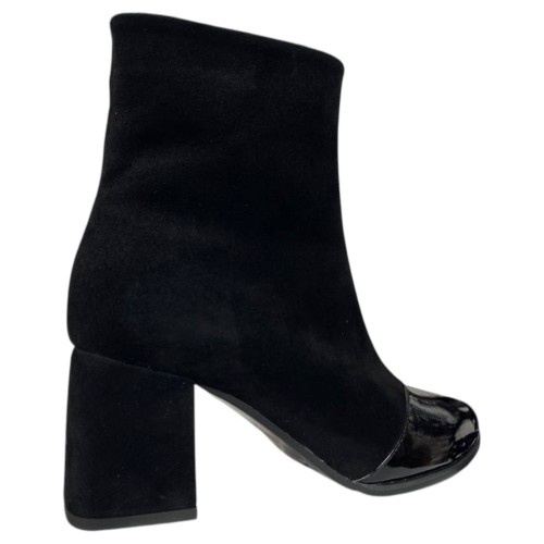 Черви женские замшевые каблук ILONA 552/49 01 черные байки