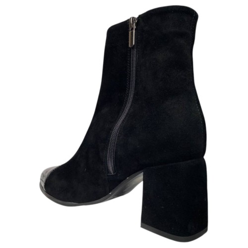 Черви женские замшевые каблук ILONA 552/49 01 черные байки