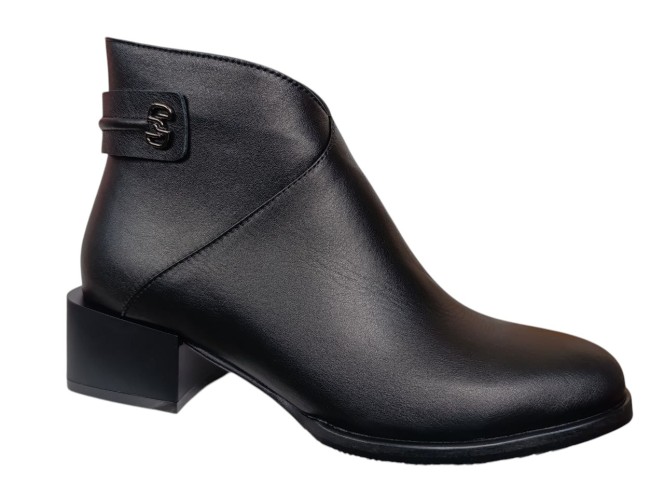 Черевики жіночі шкіряні ILONA 854/456 01 каблук чорні байка