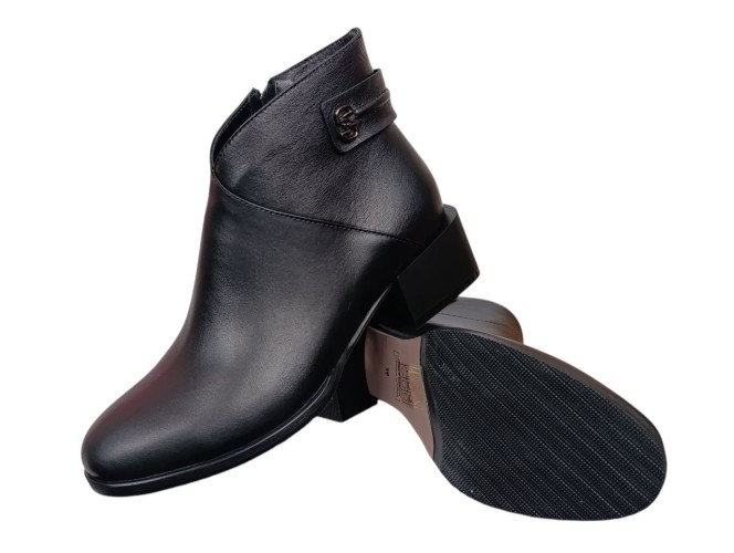 Черевики жіночі шкіряні ILONA 854/456 01 каблук чорні байка