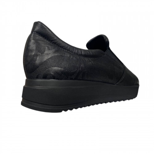 Туфли женские кожаные MADAM 2218 черные