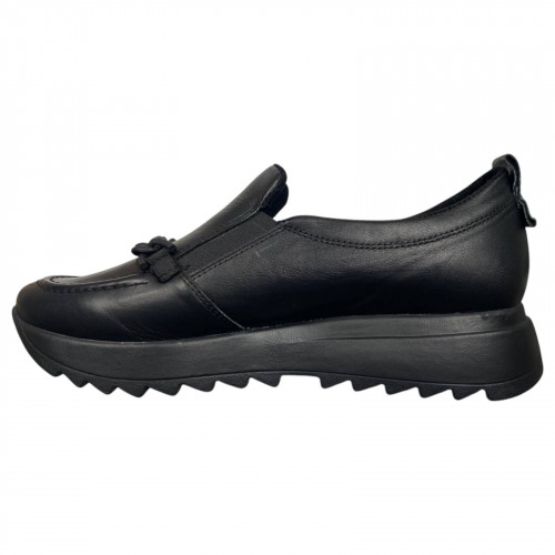 Лоферы женские кожаные MADAM 2204 черные