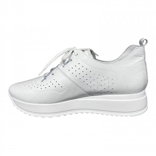 Кросівки Жіночі шкіряні MADAM 2209 білий