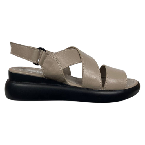 Босоножки женские кожаные BLESSO C12 14 бежевые